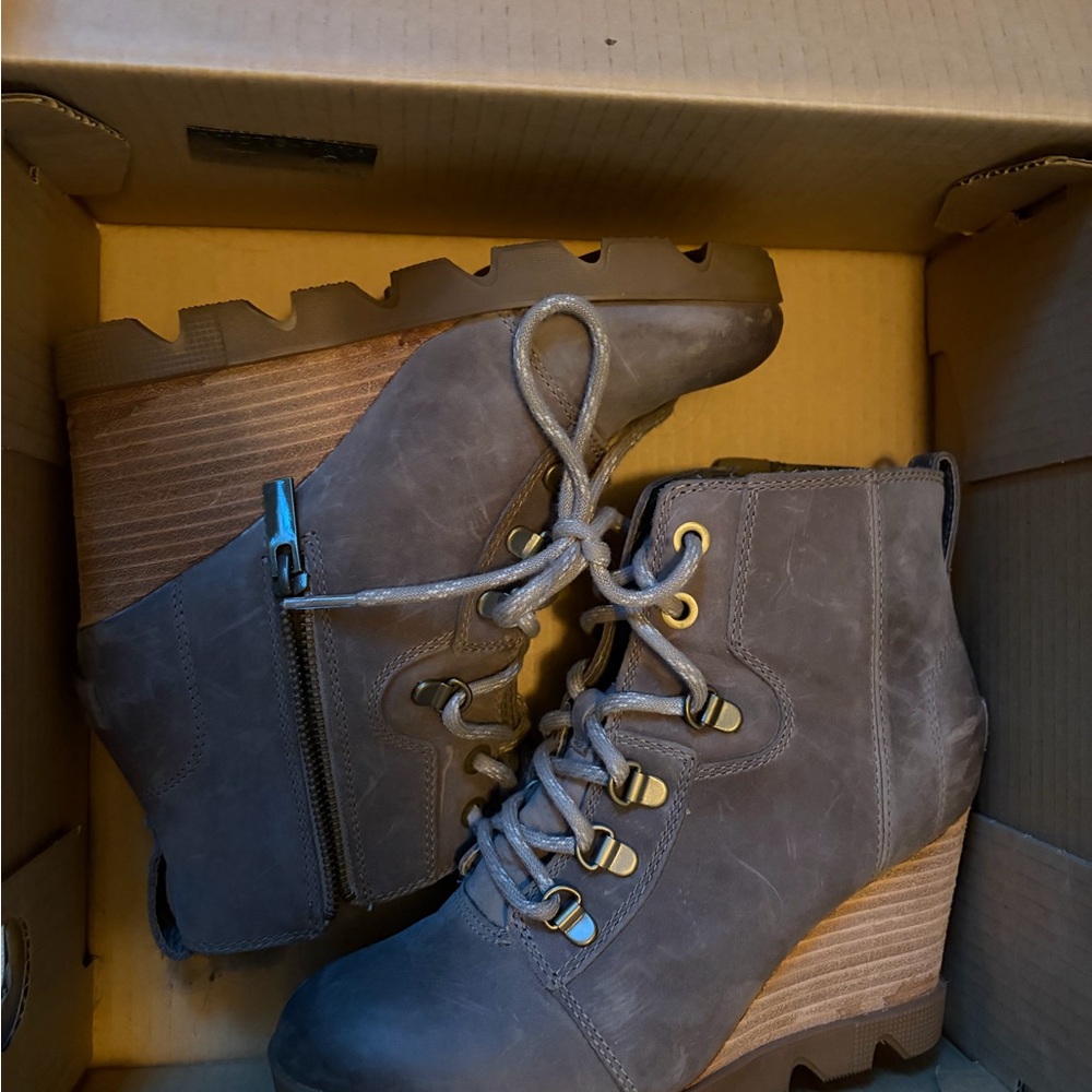 Sorel Joan Uptown Lace-Up Wedge Ankle Boots 7.5 Like New - Picture 3 of 8